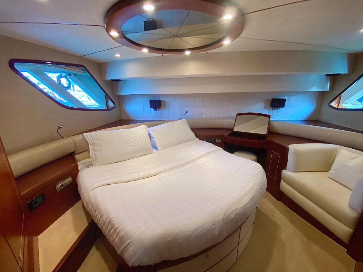 Hotel Yacht In Barcelona Sant Adria de Besos Exteriér fotografie